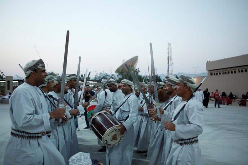 Razha - Oman, 1. Kenbu – Jepang , 2. Geommu – Korea, 3. Basque - Spanyol, 4. Gillie Callum - Skotlandia, 5. Razha - Oman, 6. Raghs-E Shamshir – Iran, 7. Tari Mualang – Indonesia, 8. Al Ardha – Saudi Arabia, 9. Longsword Dancing – Inggris, 10. Chhau Dance – India  