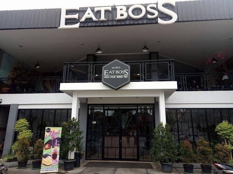 Sejarah Eatboss, 1. Ramen Belly Beef Spicy , 2. Aneka Ricebowl, 3. Nasi Goreng Rendang, 4. Nasi Goreng Matah Katsu, 5. Meat Lover Pizza, 6. Crispy Chicken Steak, 7. Ramen Shoyu with Chikuwa, 8. Ayam Geprek Sambal Matah, 9. Boss Cordon Bleu, 10. Sup Iga, 11. Pisang Bakar, 12. Matcha Green Tea Milk, 13. Susu Caramel