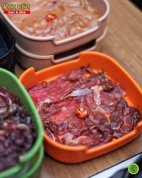 Sirloin Slice, 1. Menu Spicy Combo BBQ, 2. Vegetable A, 3. Marble Beef Cube, 4. Sirloin Slice, 5. Mix Mushroom, 6. Cheese Ball dan Jenis Suki Lainnya