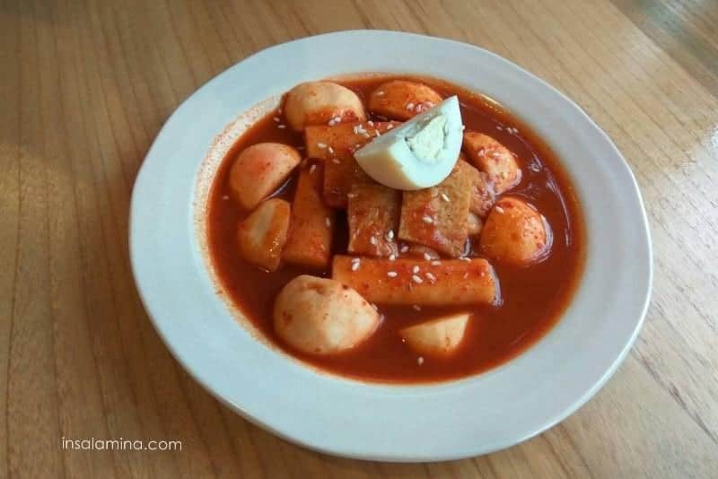 Teokbbokki, 1. Original Patbingsoo, 2. Mandu Guksu, 3. Jumukbap, 4. Bibimbap, 5. Chijeu (Cheese) Bokkeumbap, 6. Teokbbokki, 7. Hotteok, 8. Spicy Chicken Popcorn, 9. Yangnyeom Tongdak, 10. Ramyeon, 11. Jjajangmyeon, 12. Gun Mandu, 13. Sundubu Jjigae, 14. Oksusucha, 15. Korean Milk Tea