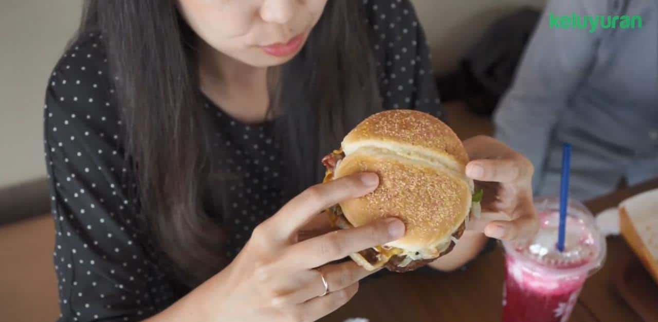 cara pesan burger king 5, Menu Burger King, Cara Pesan Menu Burger King, Tips Makan Burger, Jam Operasional dan Cabang Burger King di Kota Bandung