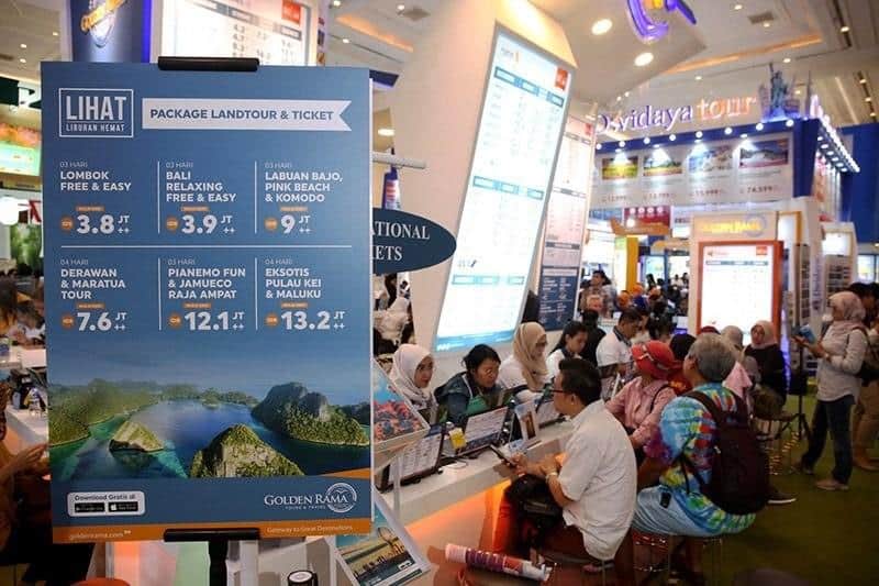 1. Cari Destinasi yang Pas, 2. Pesan Tiket Pesawat Online Jauh-Jauh Hari, 3. Gunakan Sistem Penerbangan Transit, 4. Manfaatkan Jaringan Pertemanan, 5. Bawa Bekal Makanan yang Bisa Disimpan Lama, 6. Kendalikan Keinginan Membeli Oleh-Oleh, 7. Kemasi Barang Seminimal Mungkin, 8. Jalan Kaki, 9. Manfaatkan Travel Fair, 10. Buat Perencanaan yang Efektif