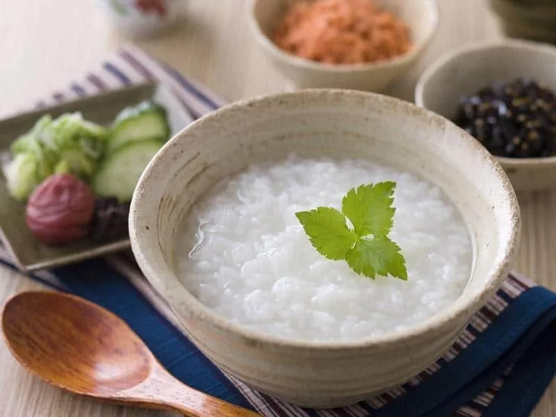 Okayu_, 1. Bubur Ayam, Indonesia, 2. Upma, India Selatan, 3. Bubur Lambuk, Malaysia, 4. Congee, Tiongkok, 5. Aseeda, Yaman, 6. Chok, Thailand, 7. Juk, Korea, 8. Okayu, Jepang, 9. Cháo Long, Vietnam, 10. Arroz Caldo, Filipina, 11. Dhindo, Nepal, 12. Harees, Arab Saudi