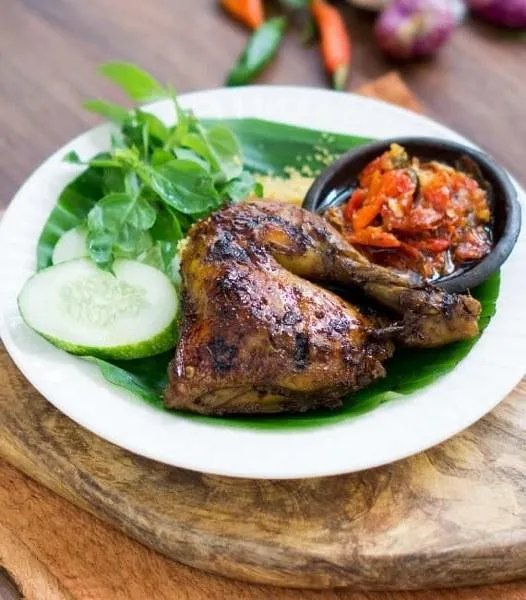 Ayam Negeri Bakar, 1. Bebek Goreng Kremes, 2. Bebek Goreng Rica, 3. Bebek Peking, 4. Bebek Bakar Cetar, 5. Bebek Goreng Cabe Ijo, 6. Nasi Campur Bebek, 7. Ayam Negeri Bakar, 8. Ayam Sori, 9. Ayam Kampung Kremes, 10. Paket Bertiga