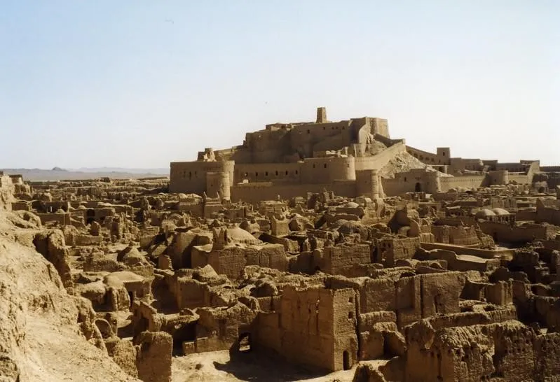 Arg-e Bam, 1. Persepolis, 2. Pasargad, 3. Sistem Hirolik Historis Shustar, 4. Tchogha Zanbil, 5. Menara Keheningan Yazd (Dakhma), 6. Naqsh-e Rostam, 7. Arg-e Bam, 8. Argh–e Rayen, 9. Istana Sarvestan, 10. Kota Kuno Bishapur