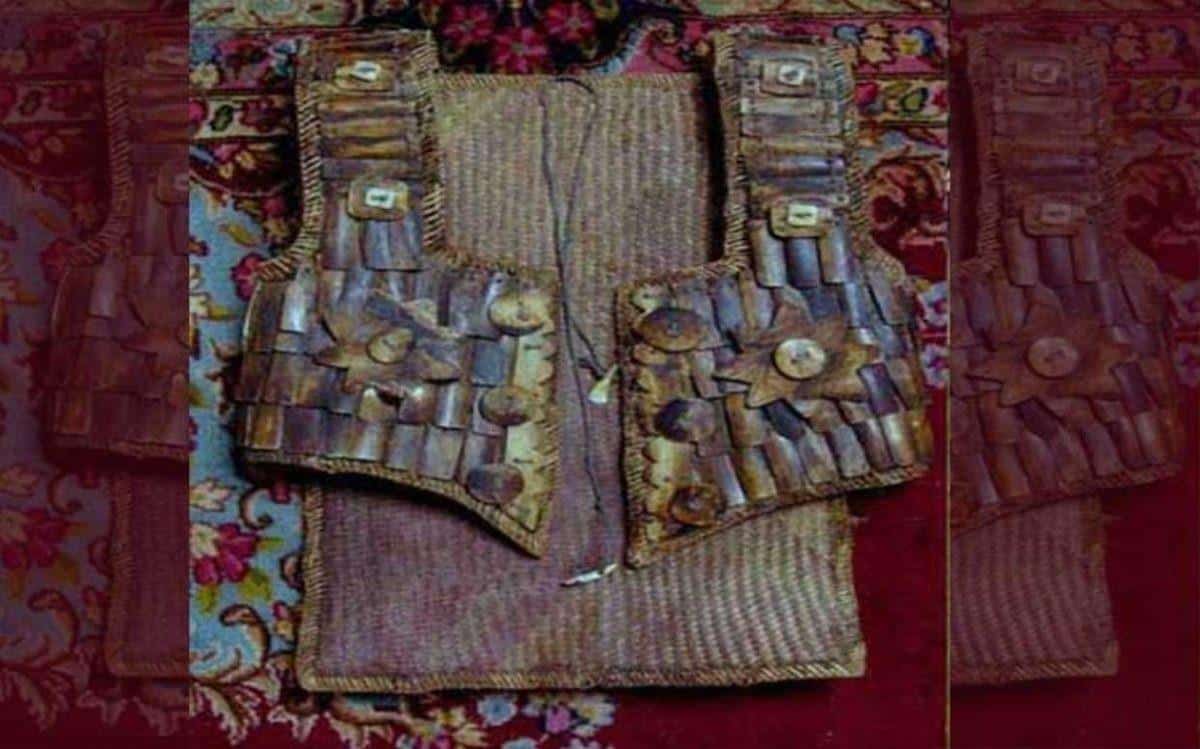 1. Baju Tenunan, 2. Baju Berantai, 3. Baju Pawang, 4. Baju Sangkarut, 5. Baju Anyaman Tikar, 6. Baju Upak Nyamu