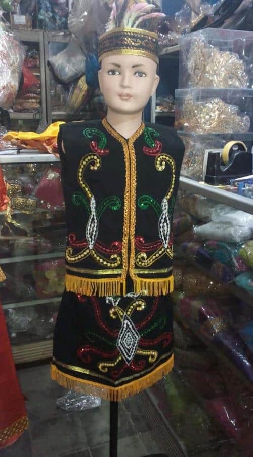 1. Baju Tenunan, 2. Baju Berantai, 3. Baju Pawang, 4. Baju Sangkarut, 5. Baju Anyaman Tikar, 6. Baju Upak Nyamu