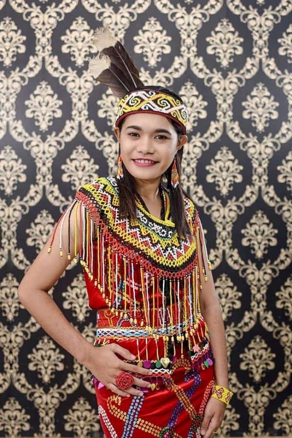 1. Baju Tenunan, 2. Baju Berantai, 3. Baju Pawang, 4. Baju Sangkarut, 5. Baju Anyaman Tikar, 6. Baju Upak Nyamu