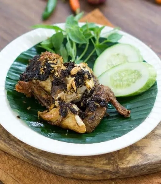 Bebek Bakar Cetar, 1. Bebek Goreng Kremes, 2. Bebek Goreng Rica, 3. Bebek Peking, 4. Bebek Bakar Cetar, 5. Bebek Goreng Cabe Ijo, 6. Nasi Campur Bebek, 7. Ayam Negeri Bakar, 8. Ayam Sori, 9. Ayam Kampung Kremes, 10. Paket Bertiga