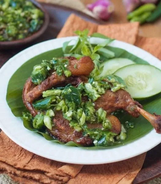 Bebek Goreng Cabe Ijo, 1. Bebek Goreng Kremes, 2. Bebek Goreng Rica, 3. Bebek Peking, 4. Bebek Bakar Cetar, 5. Bebek Goreng Cabe Ijo, 6. Nasi Campur Bebek, 7. Ayam Negeri Bakar, 8. Ayam Sori, 9. Ayam Kampung Kremes, 10. Paket Bertiga