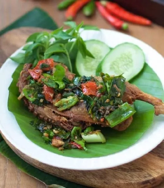 Bebek Goreng Rica, 1. Bebek Goreng Kremes, 2. Bebek Goreng Rica, 3. Bebek Peking, 4. Bebek Bakar Cetar, 5. Bebek Goreng Cabe Ijo, 6. Nasi Campur Bebek, 7. Ayam Negeri Bakar, 8. Ayam Sori, 9. Ayam Kampung Kremes, 10. Paket Bertiga