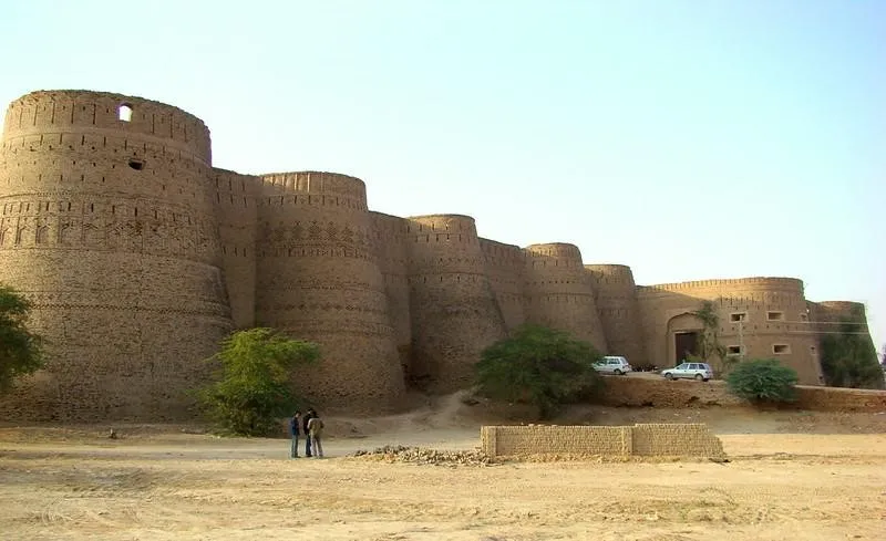 Benteng Derawar (Punjab), 1. Taxila (Punjab), 2. Situs Mohenjo-daro (Sidh), 3. Situs Takh-i- Bahi (Mardan), 4. Makli Necropolis (Sindh), 5. Makam Chaukhandi (Karachi), 6. Benteng Derawar (Punjab), 7. Benteng Lahore (Punjab), 8. Benteng Rohtas (Punjab), 9. Bala Hissar (Peshawar), 10. Empress Market (Sindh)