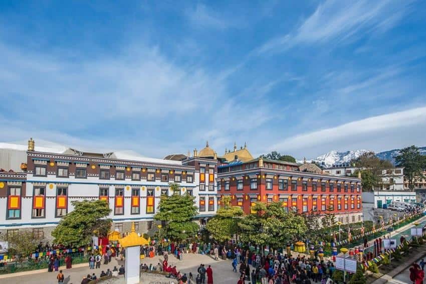 1. Biara Thiksey (Ladakh), 2. Biara Hemis (Ladakh), 3. Biara Tabo (Himachal Pradesh), 4. Biara Phuktal (Ladakh), 5. Biara Namdroling Nyingmapa (Karnataka), 6. Biara Tawang (Arunachal Pradesh), 7. Biara Tsuglagkhang (Dharamshala), 8. Biara Diskit (Leh), 9. Biara Rumteks (Sikkim), 10. Biara Palpung Sherabling (Himachal Pradesh)