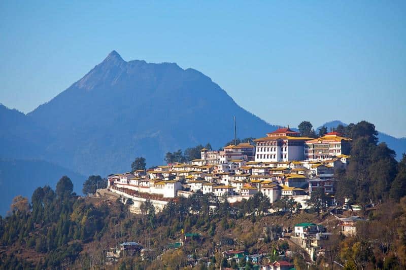 1. Biara Thiksey (Ladakh), 2. Biara Hemis (Ladakh), 3. Biara Tabo (Himachal Pradesh), 4. Biara Phuktal (Ladakh), 5. Biara Namdroling Nyingmapa (Karnataka), 6. Biara Tawang (Arunachal Pradesh), 7. Biara Tsuglagkhang (Dharamshala), 8. Biara Diskit (Leh), 9. Biara Rumteks (Sikkim), 10. Biara Palpung Sherabling (Himachal Pradesh)