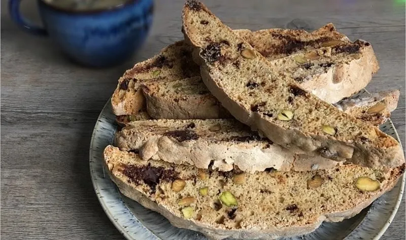 Biscotti, 1. Pane casareccio, 2. Bisciola, 3. Friselle, 4. Pane carasau, 5. Panettone, 6. Focaccia, 7. Borlengo, 8. Tigella, 9. Biscotti, 10. Schiacciata, 11. Ciabatta