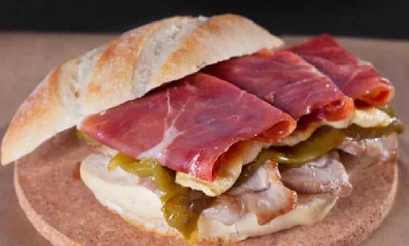 1. Bocadillo de Morcilla (Sandwich Sosis Darah), 2. Bocadillo de Jamon (Sandwich Ham), 3. Bocadillo de Calamares (Sandwich Cumi), 4. Bocadillo de Queso (Sandwich Keju), 5. Bocadillo de Tortilla (Sandwich Dadar Kentang), 6. Bocadillo de Atún (Sandwich Tuna), 7. Bocadillo Serranito (Sandwich Daging Babi), 8. Bocadillo de Paté (Sandwich Paté), 9. Bocadillo de Nocilla y Chorizo (Sandwich Sosis &amp; Nocilla), 10. Bocadillo de Salami (Sandwich Salami)
