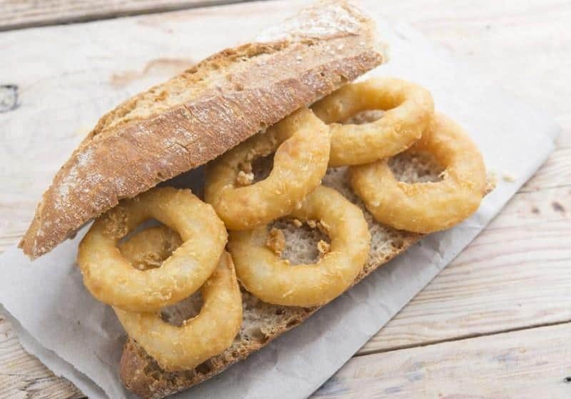 1. Bocadillo de Morcilla (Sandwich Sosis Darah), 2. Bocadillo de Jamon (Sandwich Ham), 3. Bocadillo de Calamares (Sandwich Cumi), 4. Bocadillo de Queso (Sandwich Keju), 5. Bocadillo de Tortilla (Sandwich Dadar Kentang), 6. Bocadillo de Atún (Sandwich Tuna), 7. Bocadillo Serranito (Sandwich Daging Babi), 8. Bocadillo de Paté (Sandwich Paté), 9. Bocadillo de Nocilla y Chorizo (Sandwich Sosis &amp; Nocilla), 10. Bocadillo de Salami (Sandwich Salami)