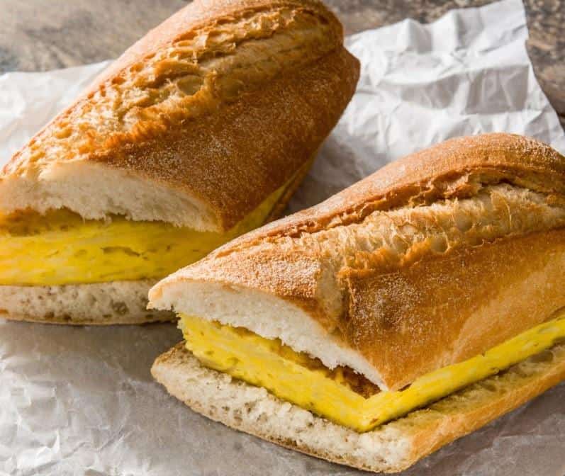 1. Bocadillo de Morcilla (Sandwich Sosis Darah), 2. Bocadillo de Jamon (Sandwich Ham), 3. Bocadillo de Calamares (Sandwich Cumi), 4. Bocadillo de Queso (Sandwich Keju), 5. Bocadillo de Tortilla (Sandwich Dadar Kentang), 6. Bocadillo de Atún (Sandwich Tuna), 7. Bocadillo Serranito (Sandwich Daging Babi), 8. Bocadillo de Paté (Sandwich Paté), 9. Bocadillo de Nocilla y Chorizo (Sandwich Sosis &amp; Nocilla), 10. Bocadillo de Salami (Sandwich Salami)