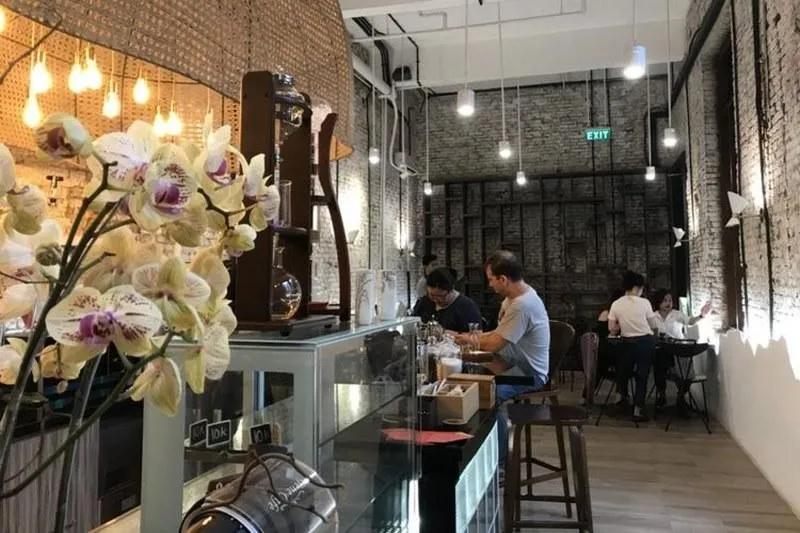 Café Jamu Acaraki, 1. Museum Fatahillah, 2. Museum Bank Indonesia, 3. Museum Bank Mandiri, 4. Toko Merah, 5. Café Batavia, 6. Café Jamu Acaraki, 7. Rumah Akar, 8. Pelabuhan Sunda Kelapa, 9. Petak Sembilan Pecinan Glodok, 10. Jembatan Kota Intan