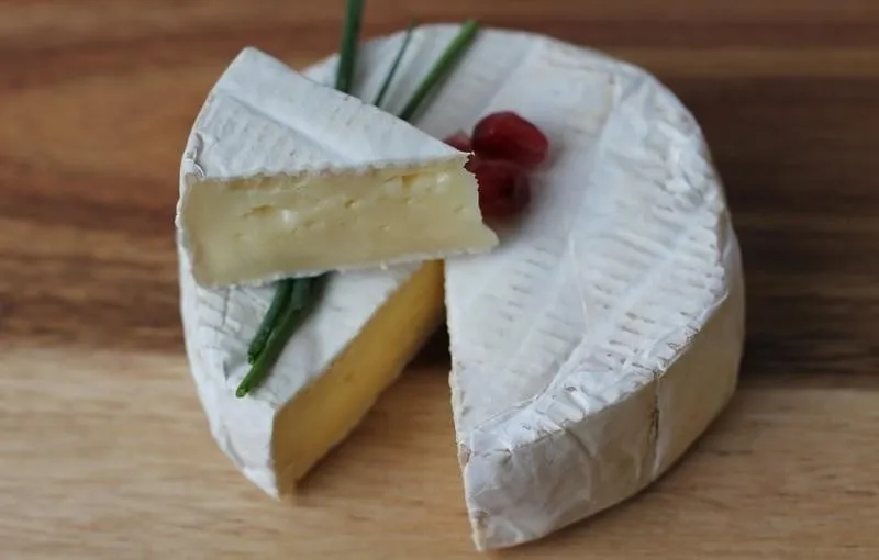Camembert, 1. Camembert, 2. Carré Corse, 4. Fourme d'Ambert, 5. Reblochon, 6. Mont d'Or, 7. Beaufort, 8. Rovethym, 9. Tomme de Savoie, 10. Pont-l'Eveque