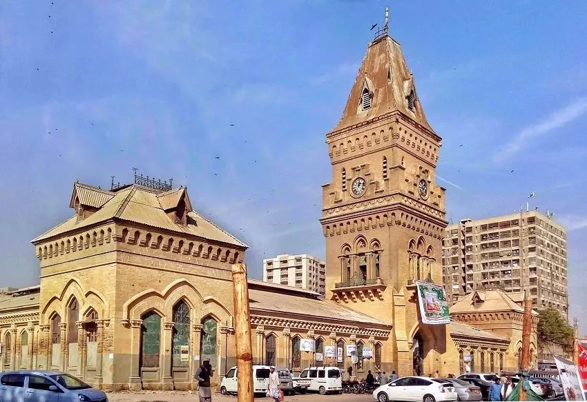 Empress Market (Sindh), 1. Taxila (Punjab), 2. Situs Mohenjo-daro (Sidh), 3. Situs Takh-i- Bahi (Mardan), 4. Makli Necropolis (Sindh), 5. Makam Chaukhandi (Karachi), 6. Benteng Derawar (Punjab), 7. Benteng Lahore (Punjab), 8. Benteng Rohtas (Punjab), 9. Bala Hissar (Peshawar), 10. Empress Market (Sindh)