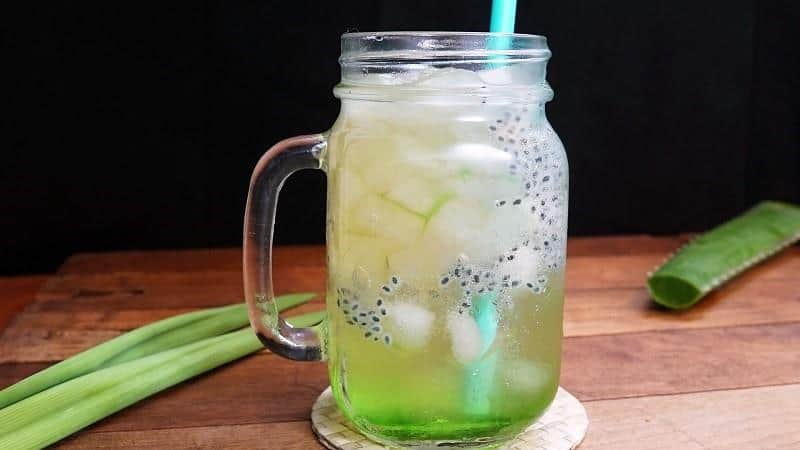 1. Es Teler, 2. Es Jagung, 3. Es Sari Kacang Hijau, 4. Es Buah Banjarmasin, 5. Es Nangka Selasih Banjar, 6. Es Lidah Buaya, 7. Sirup Limau Kuit, 8. Es Kacang Merah, 9. Teh Gaharu Banjarbaru, 10. Temulawak Sani, 11. Lahang Bambu