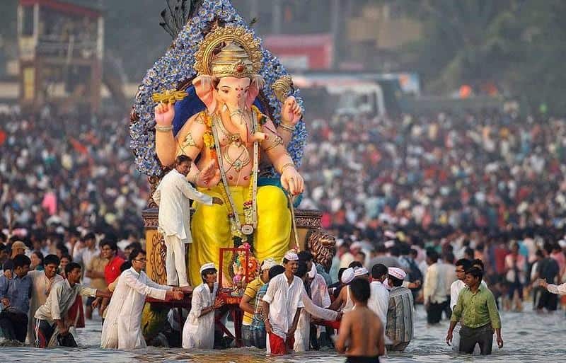 1. Festival Holi, 2. Festival Diwali, 3. Festival Durga Puja, 4. Festival Janmastami, 5. Festival Navaratri dan Dussehra, 6. Festival Ganesh Chaturthi, 7. Festival Kumbh Mela, 8. Festival Pushkar Camel Fair, 9. Festival Mahashivratri, 10. Festival Rakhsa Bandhan