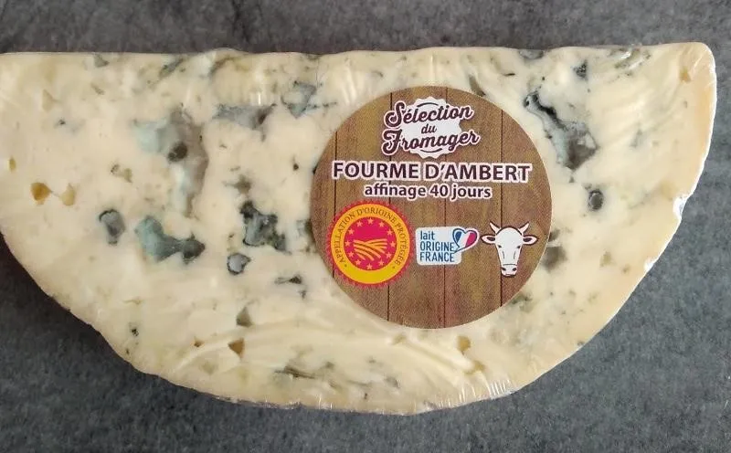 Fourme d'Ambert, 1. Camembert, 2. Carré Corse, 4. Fourme d'Ambert, 5. Reblochon, 6. Mont d'Or, 7. Beaufort, 8. Rovethym, 9. Tomme de Savoie, 10. Pont-l'Eveque