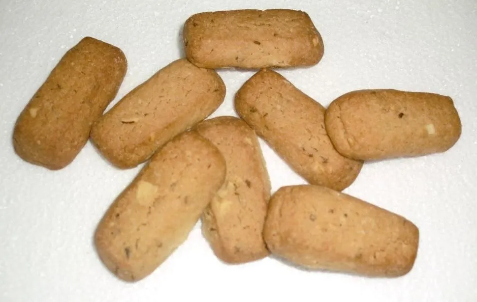 Fryske Dúmkes, 1. Gevulde Koek, 2. Kaasstengel, 3. Pepernoten, 4. Stroopwafel, 5. Speculaas, 6. Fryske Dúmkes, 7. Kletskoppen, 8. Arnhemse Meisjes, 9. Jan Hagel, 10. Pindakoekjes