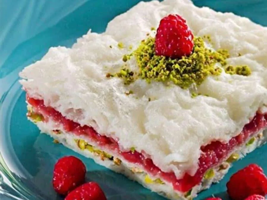 Güllaç, 1. Baklava, 2. Künefe, 3. Hurma Tatlısı, 4. Güllaç, 5. Kazandibi, 6. Khoshaf, 7. Kaymaklı Kayısı Tatlısı, 8. Revani, 9. Kesme Dondurma, 10. Lokma