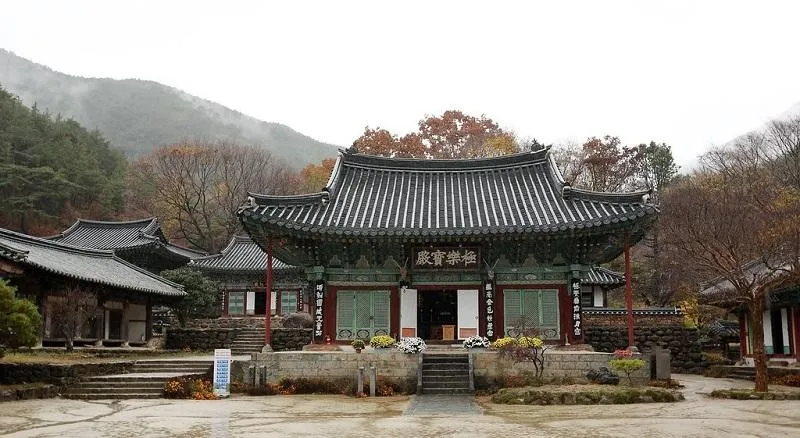 Kuil Cheoneunsa, 1. Kuil Cheoneunsa, 2. Kuil Bulguksa, 3. Kuil Haedong Yonggung, 4. Kuil Bongeunsa, 5. Kuil Suguksa, 6. Kuil Beomeosa, 7. Kuil Jogyesa, 8. Kuil Hwagyesa, 9. Kuil Guinsa, 10. Kuil Gakwonsa