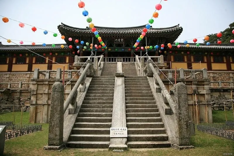 Kuil Bulguksa, 1. Kuil Cheoneunsa, 2. Kuil Bulguksa, 3. Kuil Haedong Yonggung, 4. Kuil Bongeunsa, 5. Kuil Suguksa, 6. Kuil Beomeosa, 7. Kuil Jogyesa, 8. Kuil Hwagyesa, 9. Kuil Guinsa, 10. Kuil Gakwonsa