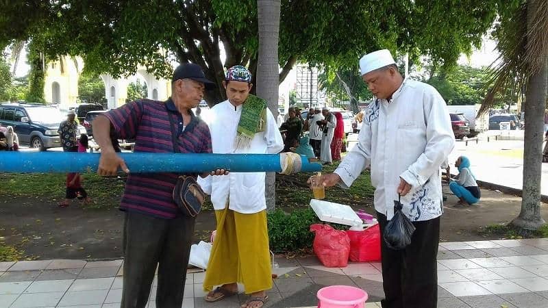 1. Es Teler, 2. Es Jagung, 3. Es Sari Kacang Hijau, 4. Es Buah Banjarmasin, 5. Es Nangka Selasih Banjar, 6. Es Lidah Buaya, 7. Sirup Limau Kuit, 8. Es Kacang Merah, 9. Teh Gaharu Banjarbaru, 10. Temulawak Sani, 11. Lahang Bambu