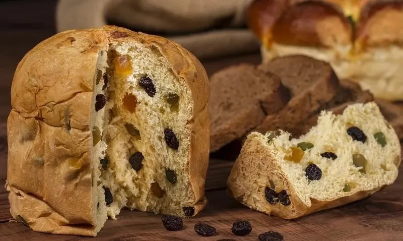 5. Panettone, 1. Pane casareccio, 2. Bisciola, 3. Friselle, 4. Pane carasau, 5. Panettone, 6. Focaccia, 7. Borlengo, 8. Tigella, 9. Biscotti, 10. Schiacciata, 11. Ciabatta
