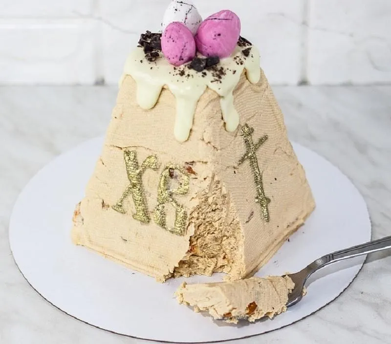 Pashalnii Kulichi, 1. Medovik, 2. Kue Napoleon, 3. Chocolate Salami, 4. Ptichye Moloko, 5. Zefir, 6. Sharlotka, 7. Pashalnii Kulichi, 8. Guriev kasha, 9. Chak-Chak, 10. Syrniki
