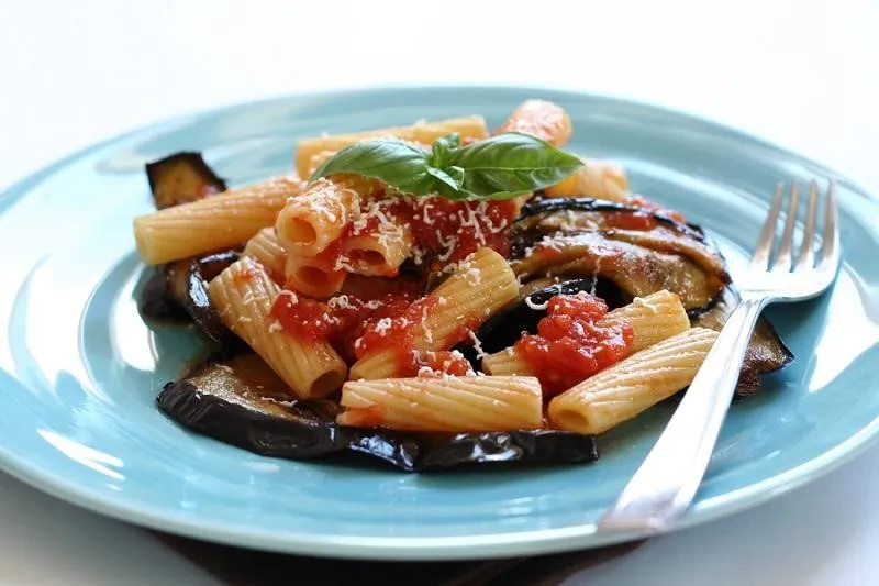 Pasta Alla Norma, 1. Pasta alla Norma, 2. Amatriciana, 3. Ziti alla Genovese, 4. Orecchiette con le Cime di Rapa, 5. Cacio e pepe, 6. Rigatoni con la pajata, 7. Tagliatelle alla Boscaiola, 8. Pasta e ceci, 9. Vincisgrassi, 10. Ravioli alla Genovese