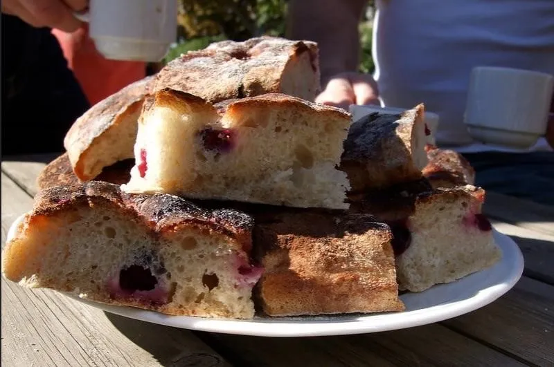 Schiacciata, 1. Pane casareccio, 2. Bisciola, 3. Friselle, 4. Pane carasau, 5. Panettone, 6. Focaccia, 7. Borlengo, 8. Tigella, 9. Biscotti, 10. Schiacciata, 11. Ciabatta