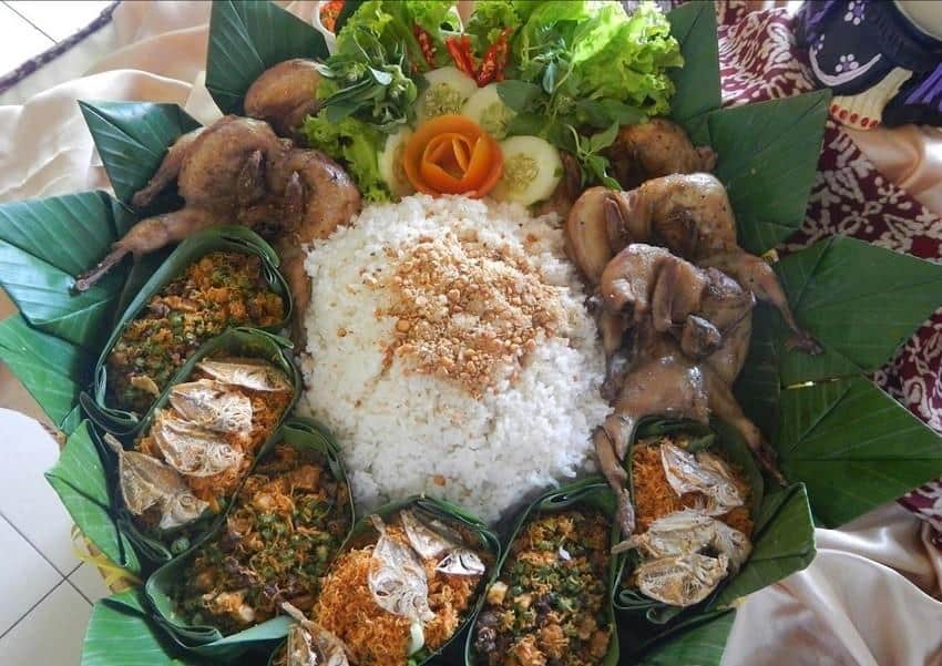 1. Sego Wiwit, 2. Sego Gudangan, 3. Nasi Trancam, 4. Nasi Tumpang Lethok, 5. Bakmi Miroso, 6. Swike Kodok, 7. Sop Ayam Pecok, 8. Soto Bebek dan Bebek Bacem, 9. Kepel Klaten, 10. Keripik Cakar, Belut dan Paru