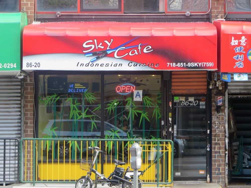 1. Simpang Asia - Los Angeles, 2. Tempo Doeloe - Amsterdam, 3. Bagus Indonesian Kitchen - Jepang, 4. Warung Barokah - Amsterdam, 5. Warung Pojok - Sydney, 6. Borneo A Paris - Perancis, 7. Sky Cafe - New York, 8. Betawi Restoran - Spanyol, 9. Nusantara Restoran - Jerman, 10. Warung Jakarta - Polandia