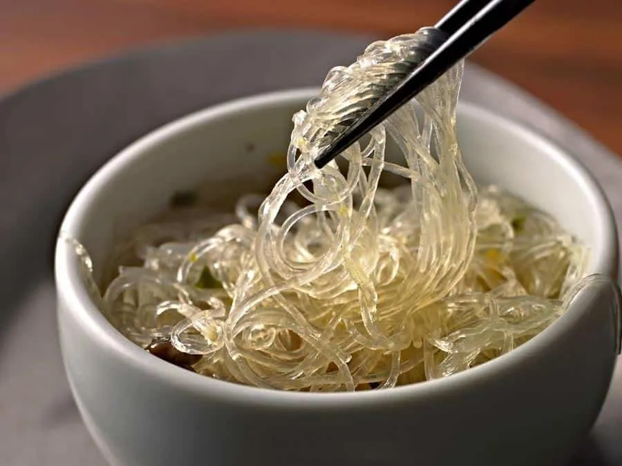 Soun Cellophane Noodle_, 1. Kwetiau/Rice Stick Noodles, 3. Ramen, 4. Lo Mein dan Chow Mein, 5. La Mian atau Mie Tarik Cina, 6. Somen, 7. Soun/Cellophane Noodle, 8. Shirataki, 9. Mie Telur, 10. Bihun/Rice Vermicelli