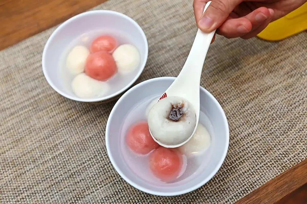 Tangyuan, 1. Tangbao, 2. Sheng Jian, 3. Jiao Zi, 4. Goutie, 5. Wonton, 6. Siu Mai, 7. Cha Siu Bao, 8. Tangyuan, 9. Har Gow, 10. Bao Zi