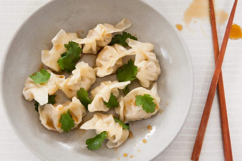 Wonton, 1. Tangbao, 2. Sheng Jian, 3. Jiao Zi, 4. Goutie, 5. Wonton, 6. Siu Mai, 7. Cha Siu Bao, 8. Tangyuan, 9. Har Gow, 10. Bao Zi