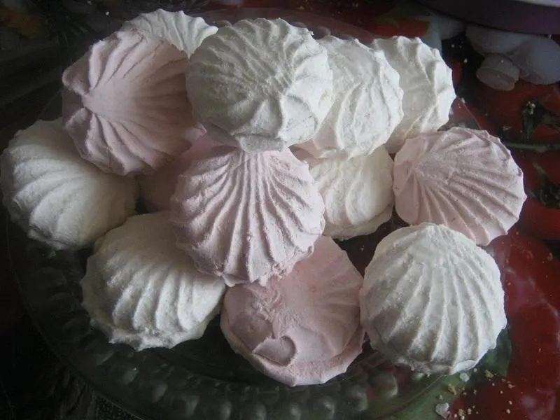 Zefir, 1. Medovik, 2. Kue Napoleon, 3. Chocolate Salami, 4. Ptichye Moloko, 5. Zefir, 6. Sharlotka, 7. Pashalnii Kulichi, 8. Guriev kasha, 9. Chak-Chak, 10. Syrniki