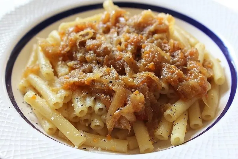 Ziti alla Genovese, 1. Pasta alla Norma, 2. Amatriciana, 3. Ziti alla Genovese, 4. Orecchiette con le Cime di Rapa, 5. Cacio e pepe, 6. Rigatoni con la pajata, 7. Tagliatelle alla Boscaiola, 8. Pasta e ceci, 9. Vincisgrassi, 10. Ravioli alla Genovese
