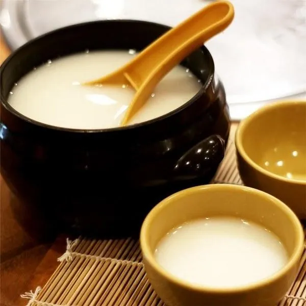 Makgeolli, 1. Samgyeopsal, 2. Kimchi Jiggae, 3. Makgeolli, 4. Galbi Yukgaejang, 5. Honey Chicken, 6. Haemul Pajeon , 7. Naengmyeon, 8. Bibimbap, 9. Yangnyeom Chicken, 10. Bulgogi Gui