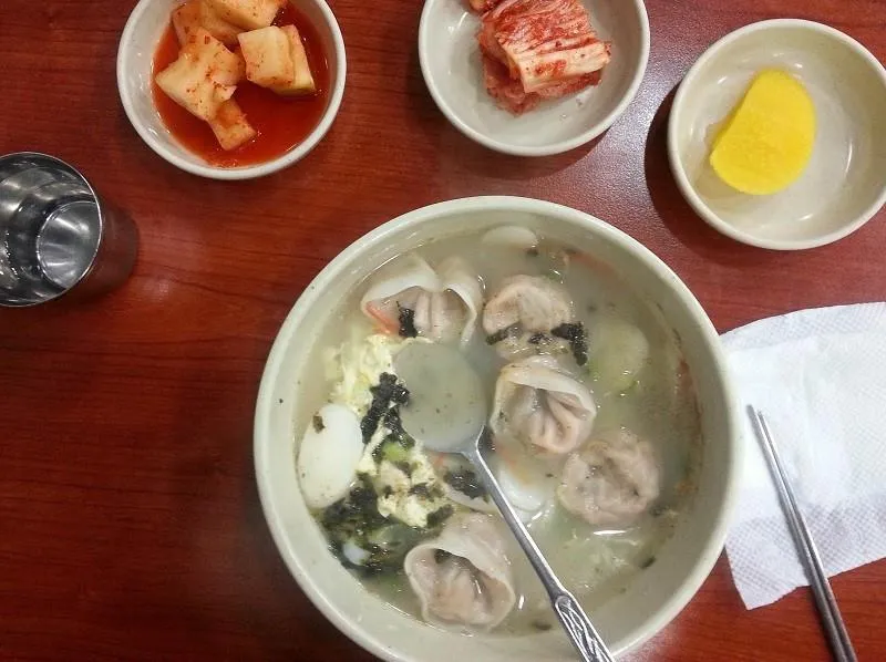 Manduguk, 1. Tteokguk, 2. Manduguk, 3. Galbitang, 4. Dwaeji Gukbap, 5. Seolleongtang, 6. Haejangguk, 7. Maeuntang, 8. Samgyetang, 9. Haemultang, 10. Kongnamul Guk