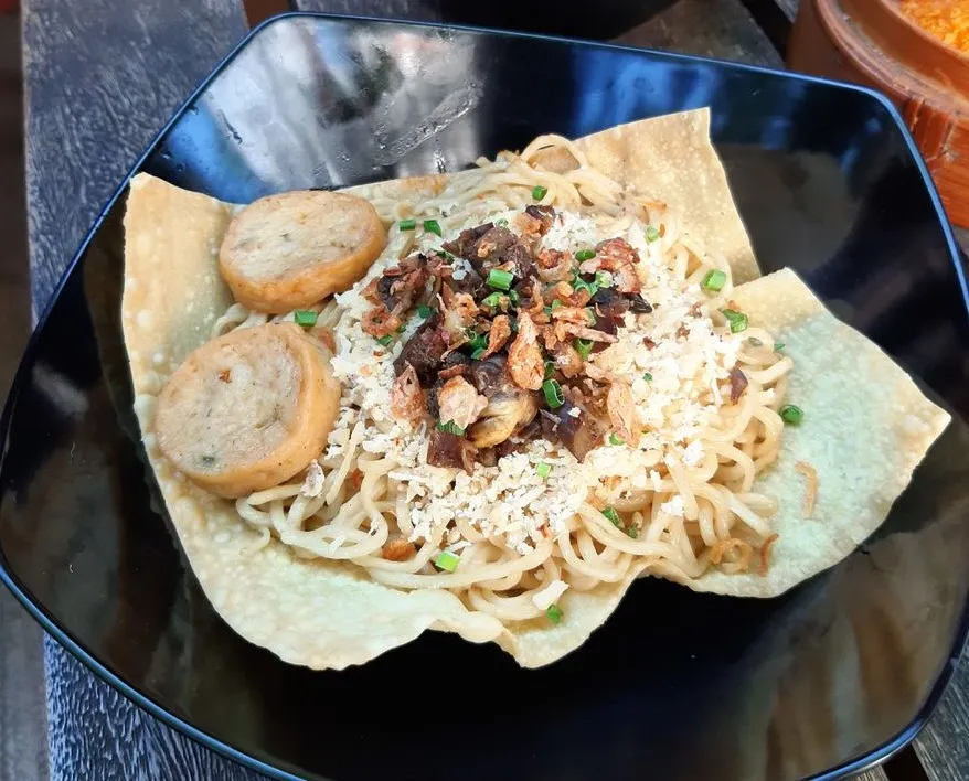 Mie Goyeng Selalu, 1. Mie Tom Yum, 2. Mie Goyeng Banget, 3. Suki Tom Yum, 4. Mie Original Sesuatu, 5. Miekirin Kamu, 6. Mie Goyeng Selalu, 7. Sushi Crab, 8. Original Mie Banget, 9. Es Buyo, 10. Kopikir
