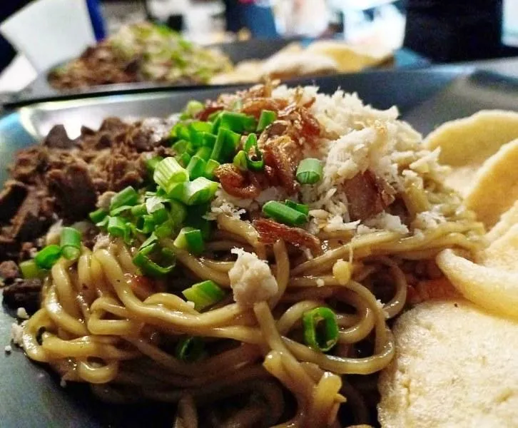 Mie Original Sesuatu, 1. Mie Tom Yum, 2. Mie Goyeng Banget, 3. Suki Tom Yum, 4. Mie Original Sesuatu, 5. Miekirin Kamu, 6. Mie Goyeng Selalu, 7. Sushi Crab, 8. Original Mie Banget, 9. Es Buyo, 10. Kopikir