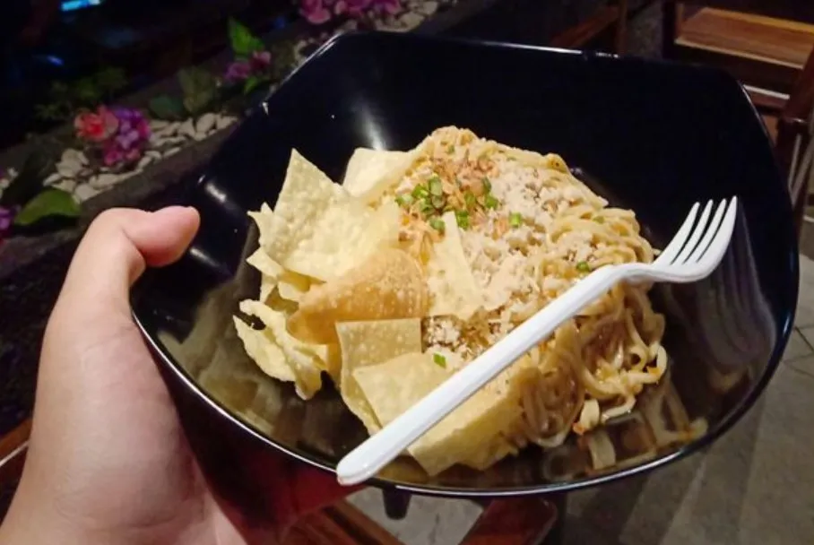 Miekirin Kamu, 1. Mie Tom Yum, 2. Mie Goyeng Banget, 3. Suki Tom Yum, 4. Mie Original Sesuatu, 5. Miekirin Kamu, 6. Mie Goyeng Selalu, 7. Sushi Crab, 8. Original Mie Banget, 9. Es Buyo, 10. Kopikir