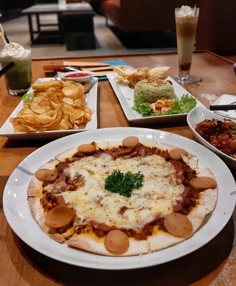 Nasi Cikur, 1. Grilled Chicken Steak, 2. Spaghetti Aglio Olio, 3. Nasi Cikur, 4. Mushroom Soup, 5. Nasi Jamur Sulawesi, 6. Tori Karaage, 7. Spaghetti Tom Yum, 8. Buntut Barbeque, 9. Smoothie Bowl, 10. Mojito Kiwi Minty